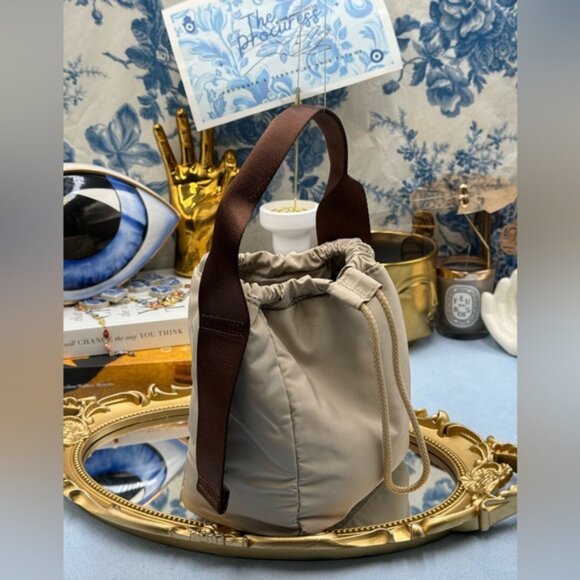🆕 GANNI 🧿 NWT Recycled Tech Mini Bucket Bag Pouch, Oyster Gray - Picture 5 of 12